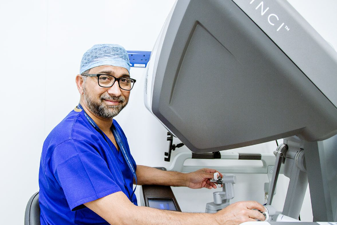 Mr Amer Raza - Robotic Surgery